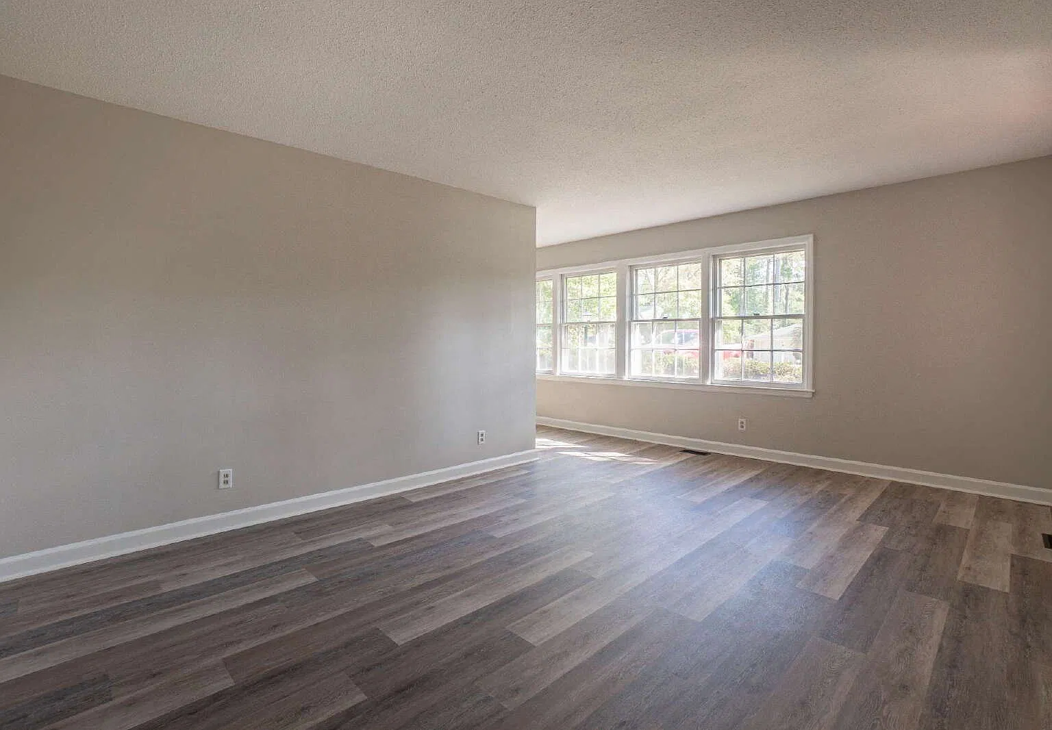 3 bed, 2.0 bath, 1821 sqft, $1,750 — Photo 4