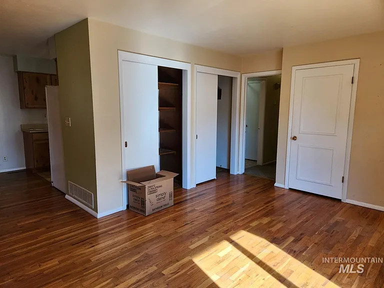 106 E Whiteley Ave — Photo 33