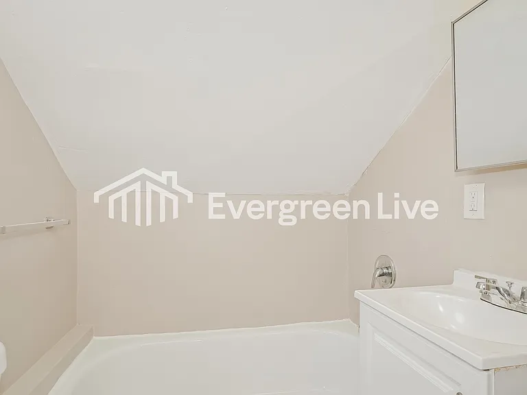 2440 Gothland Ave — Photo 14