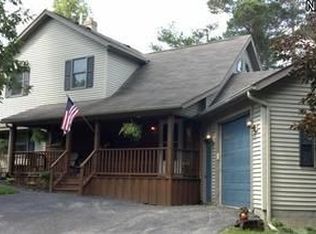 18698 Lake Dr, Chagrin Falls, OH 44023