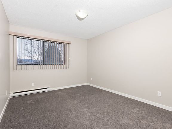 5th image of 670 McBeth Pl