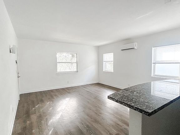 5th image of 23 S Lakeside Dr APT 4