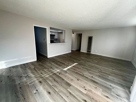 5th image of 00-2315 S Grand Ave #11