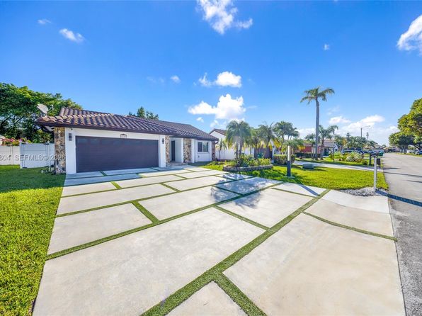 6240 Gauntlet Hall Ln