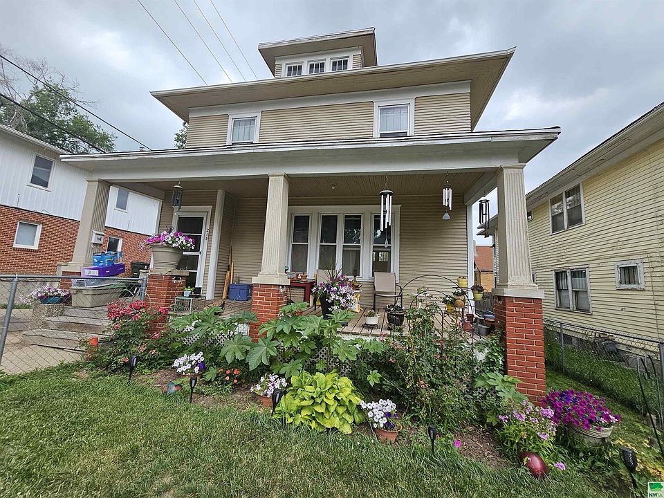 2nd image of 215 21st St