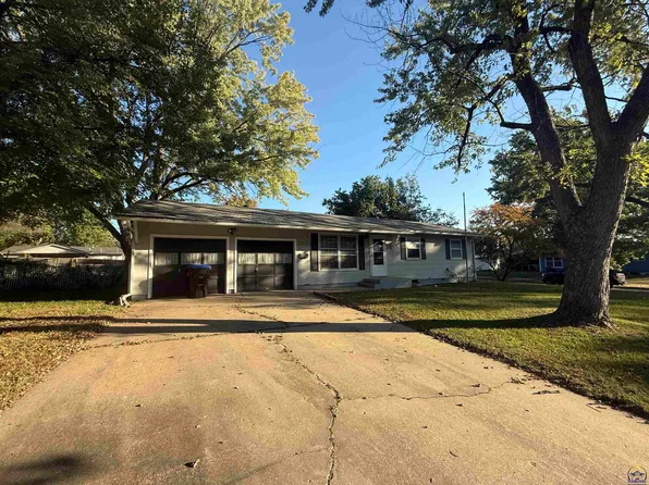 3100 SW 31st St, Topeka, KS 66614