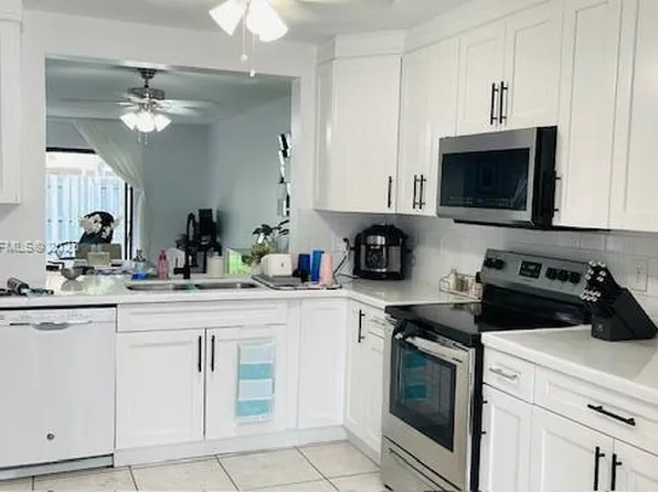 8818 SW 113th Place Cir E, Miami, FL 33176