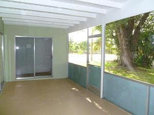 5th image of 901 SW 66th Ave