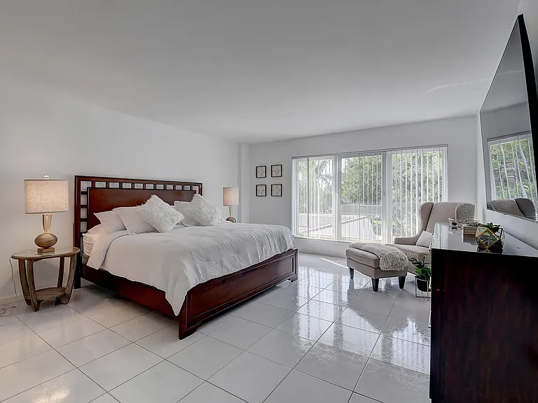 2066 N Ocean Blvd #2NW — Photo 11