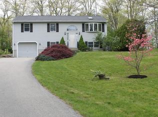 25 Corbin Rd, Dudley, MA 01571