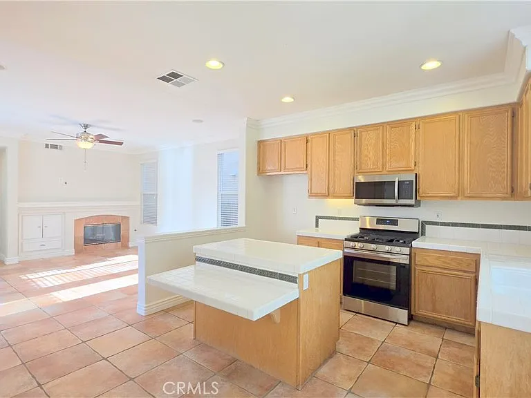 324 Lydia Ln — Photo 6