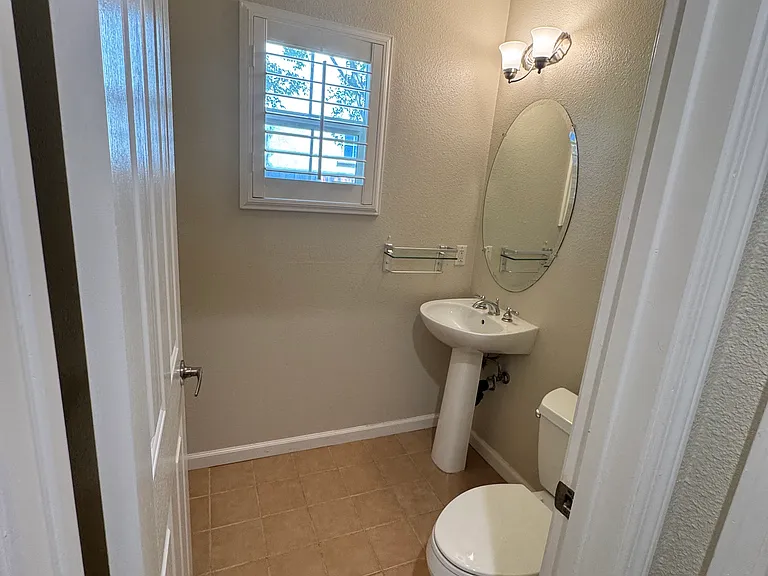 3210 Silverland Dr — Photo 17