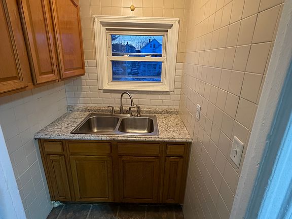 5th image of 153 Reservoir Ave Floor 2