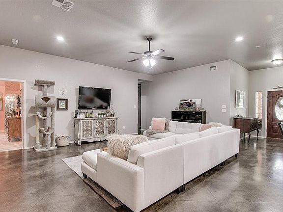 5th image of 4008 Crestwood Ct
