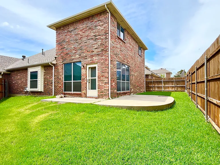 2204 Paige Ct — Photo 4