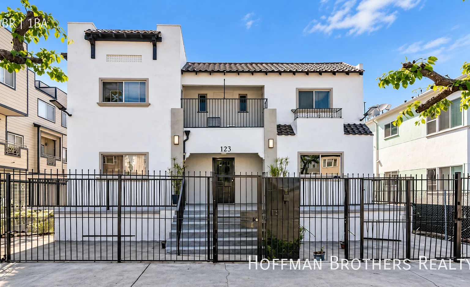 Recently Renovated Second-Floor Studio in Koreatown with Modern Stainless Appliances, Separate Ki... — Photo 3