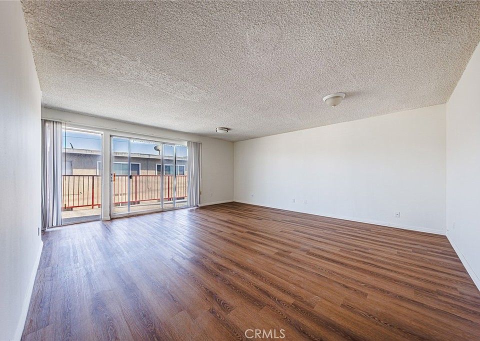 1st image of 810 E Grand Ave