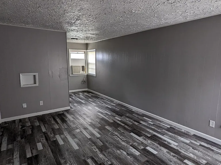 1033 S Vine St — Photo 7