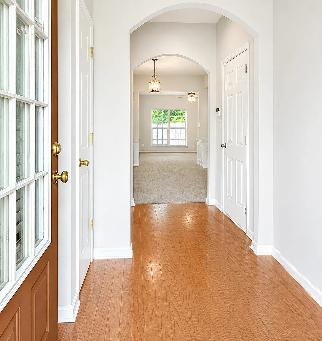 3 bed, 2.5 bath, 1696 sqft, $2,200 — Photo 3