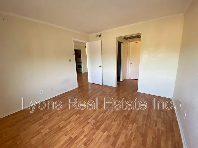 2855 Winkler Ave #124 — Photo 27