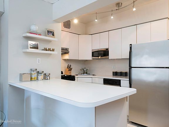 3rd image of 60 9th Ave #607