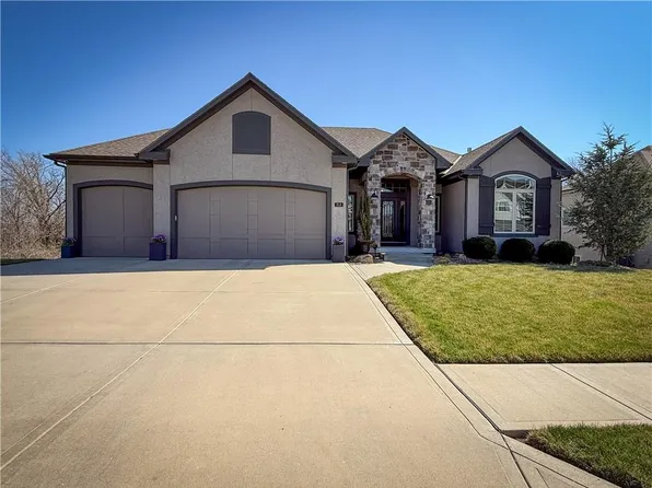 814 Creekmoor Dr, Raymore, MO 64083