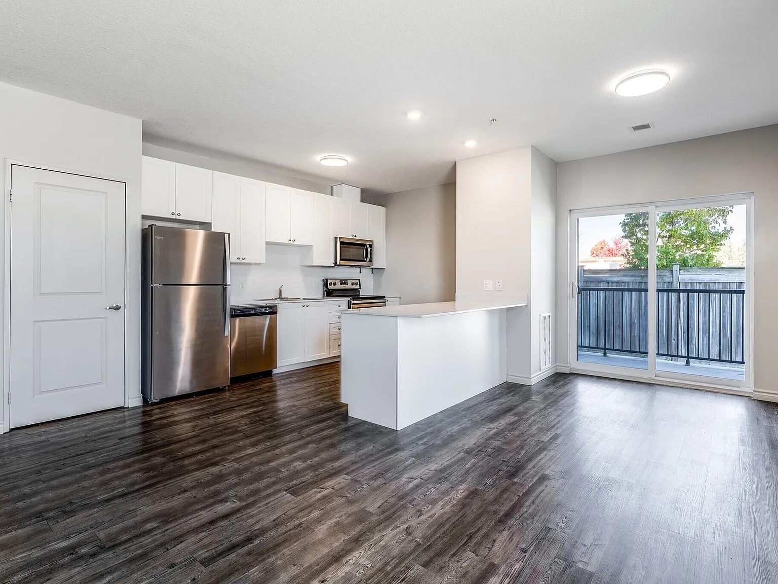 660 Garibaldi Ave London — Photo 2