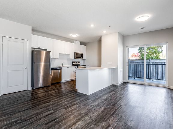 2nd image of 660 Garibaldi Ave #6