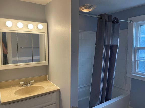 4th image of 85 Horne St #F