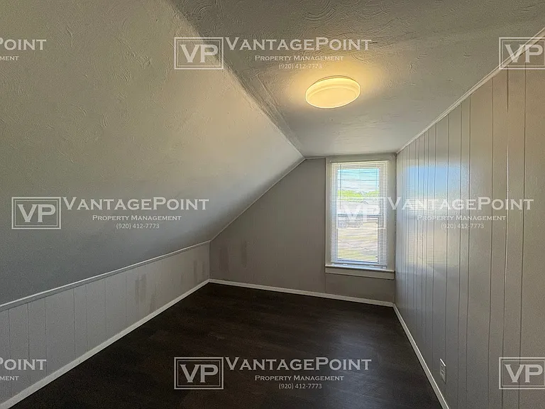 945 Velp Ave — Photo 8