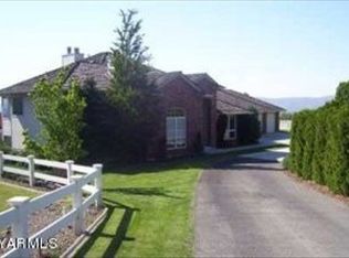 800 Cobblestone Pl, Yakima, WA 98908