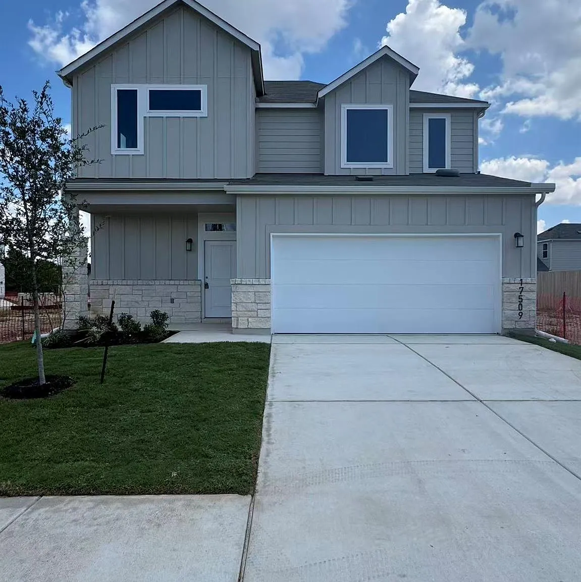 3 bed, 2.5 bath, 1862 sqft, $2,200 — Photo 1
