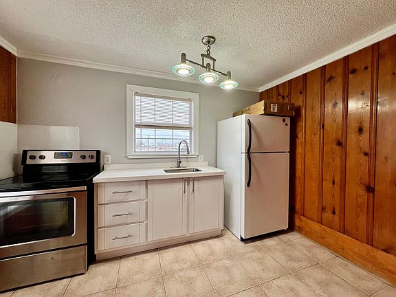 3rd image of 204 N 12th St
