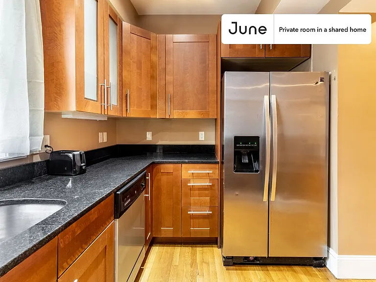 1592 Beacon St #D — Photo 7