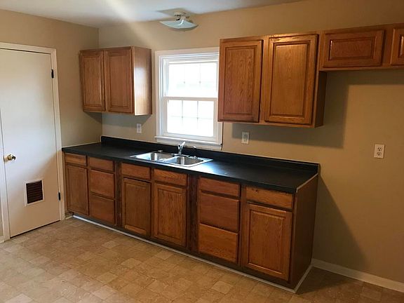 4th image of 537 Seargent Ave