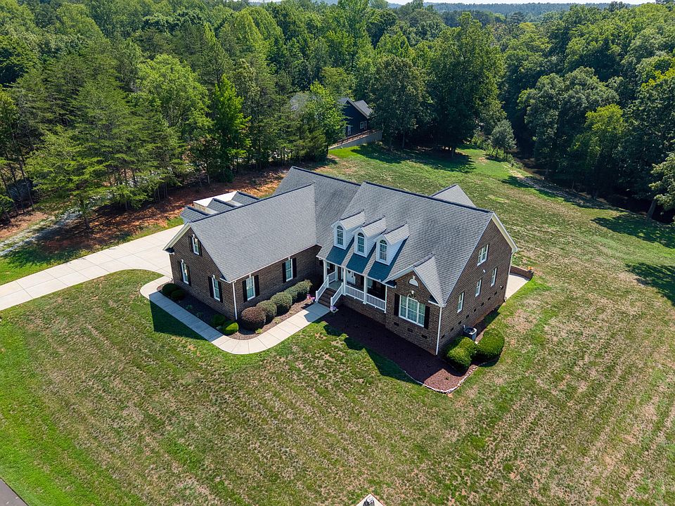 1st image of 330 Cardens Cove Rd