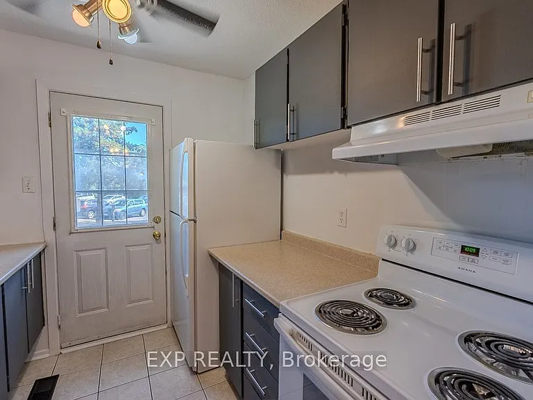 37 Forester Cres — Photo 9