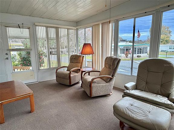 3rd image of 211 Aspen Cir