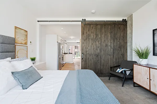 Rented by Compass | media 10