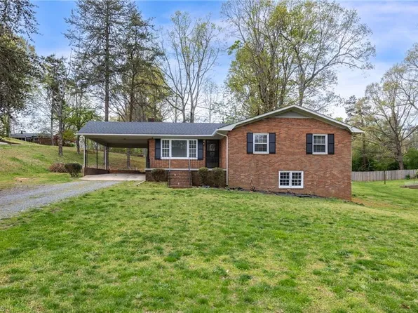 422 Twain Dr, Asheboro, NC 27203