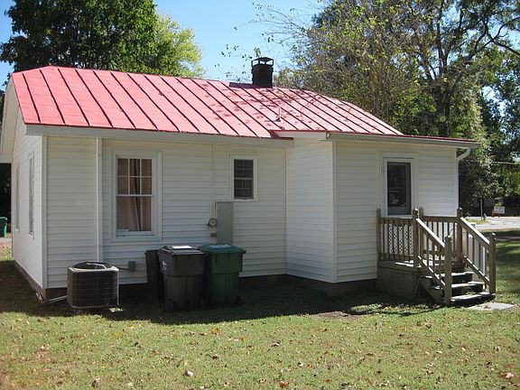 2nd image of 202 Dewey St
