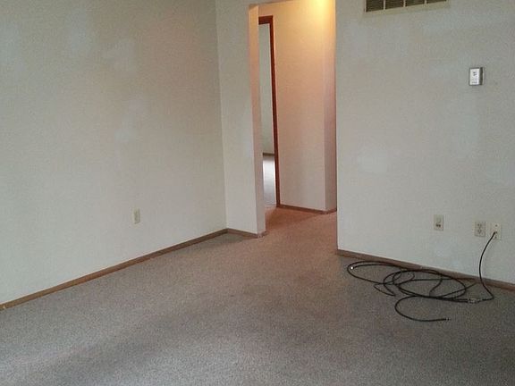3rd image of 2807 Lansing Dr APT 3