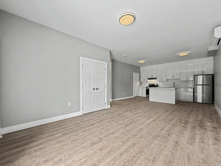 199 Pine St #8 — Photo 3