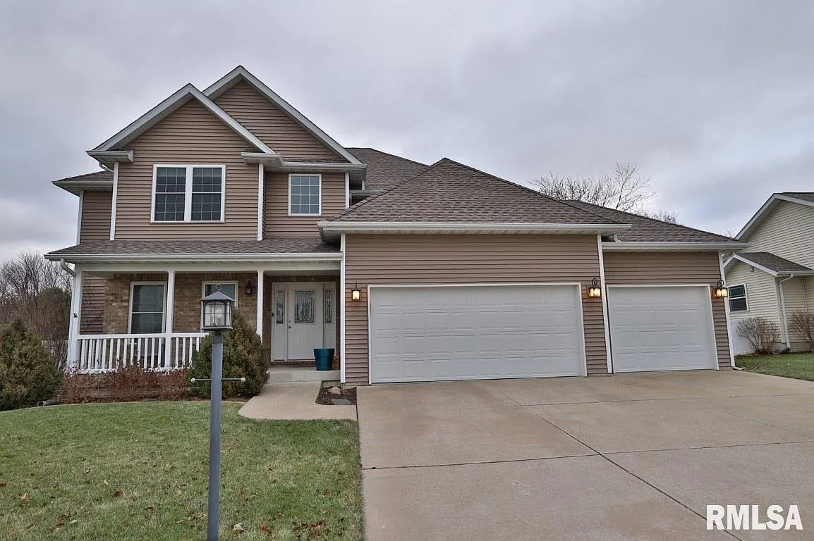 825 Simon St photo 1