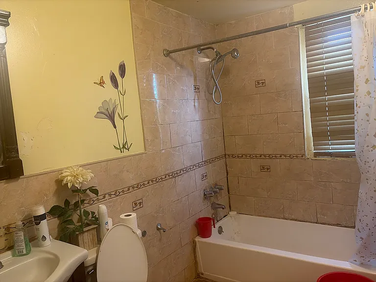 217 Barrington Rd — Photo 9
