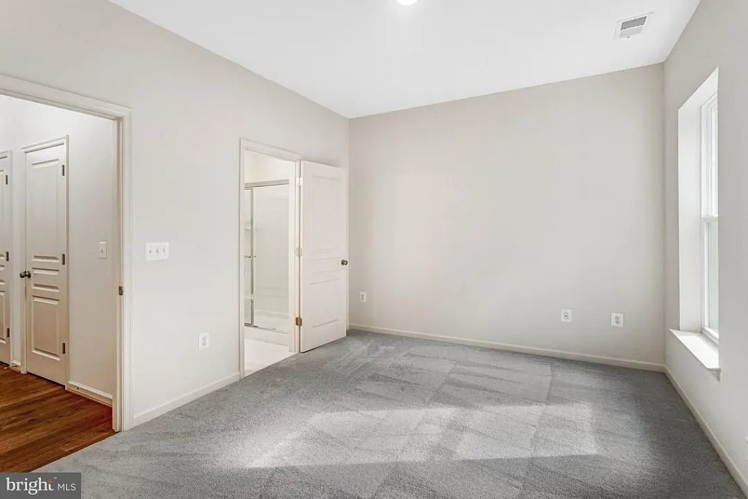 1 bed, 1790 sqft, $1,050 — Photo 2
