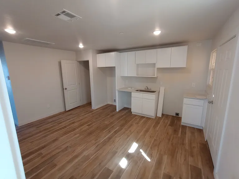 400 SW Grand Blvd #1 — Photo 9
