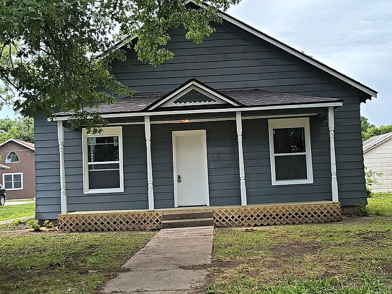 209 S Chestnut St — Photo 1