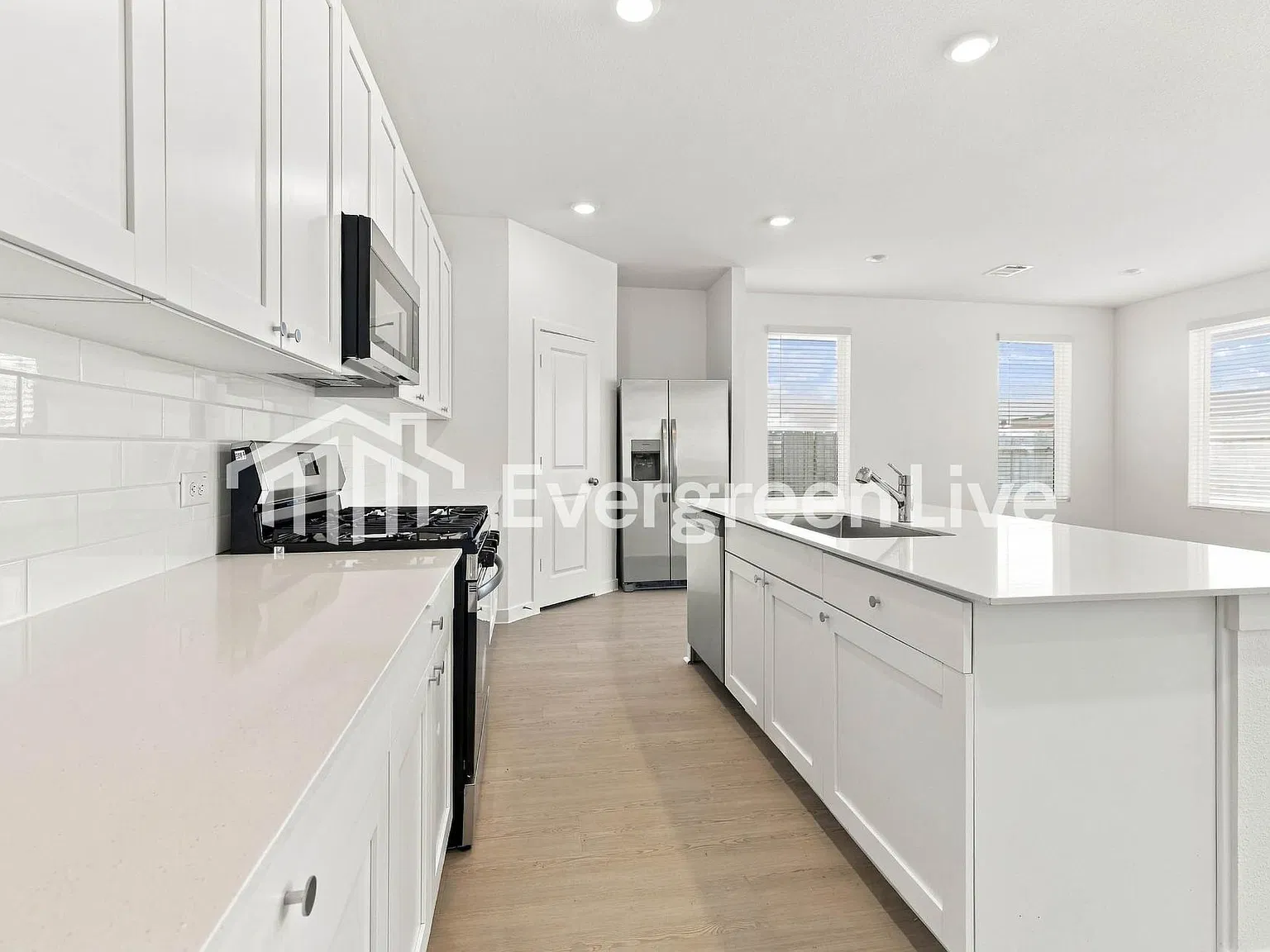 4 bed, 2.0 bath, 1922 sqft, $2,090 — Photo 3
