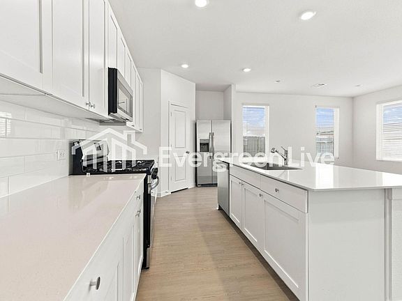 3rd image of 1931 Starlight St